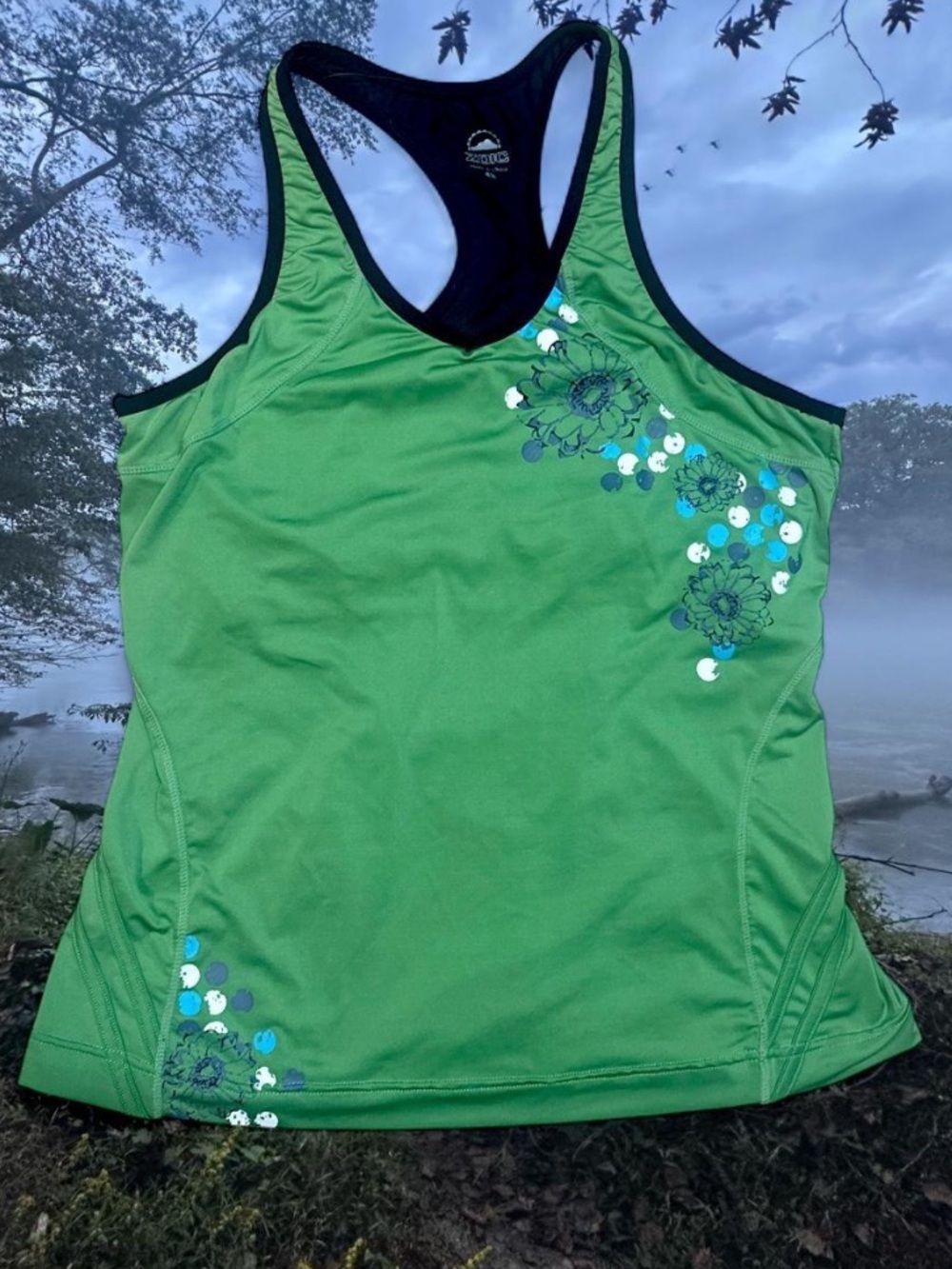 Green active tank top